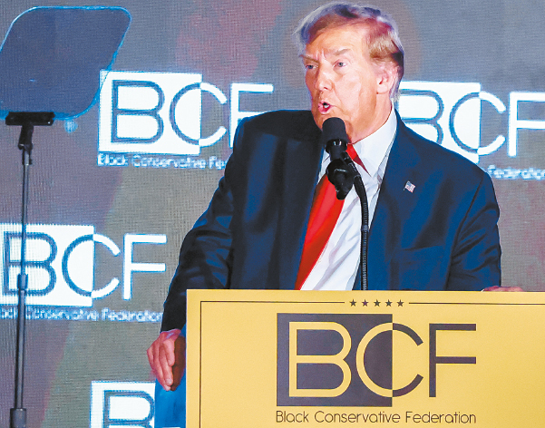 特朗普2月23日在一場晚宴上發表演講。路透社