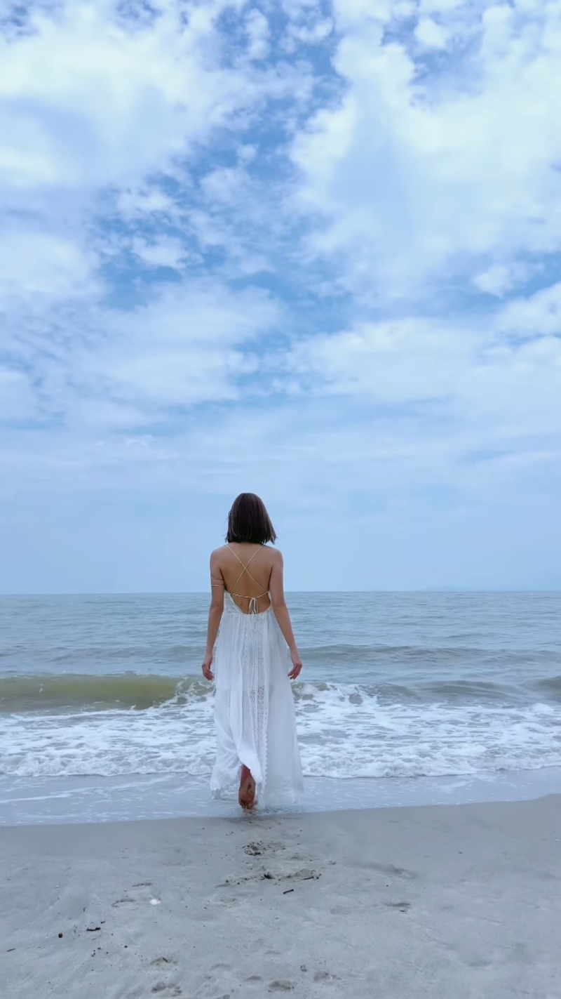 朱智賢大曬美背。