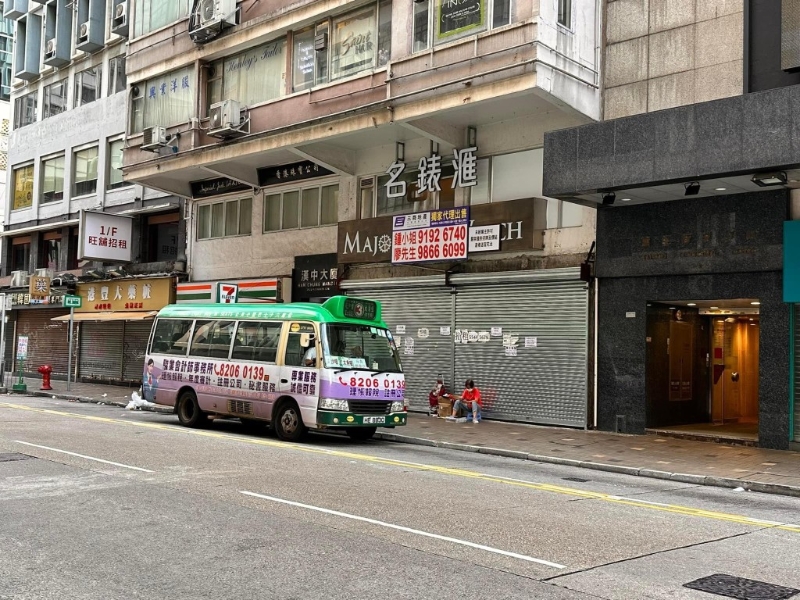 網民在討論區上載相片，指尖沙咀多條街都有吉鋪。 網上圖片