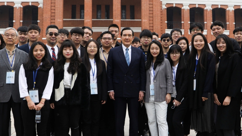 馬英九去年曾率學生團訪問大陸。