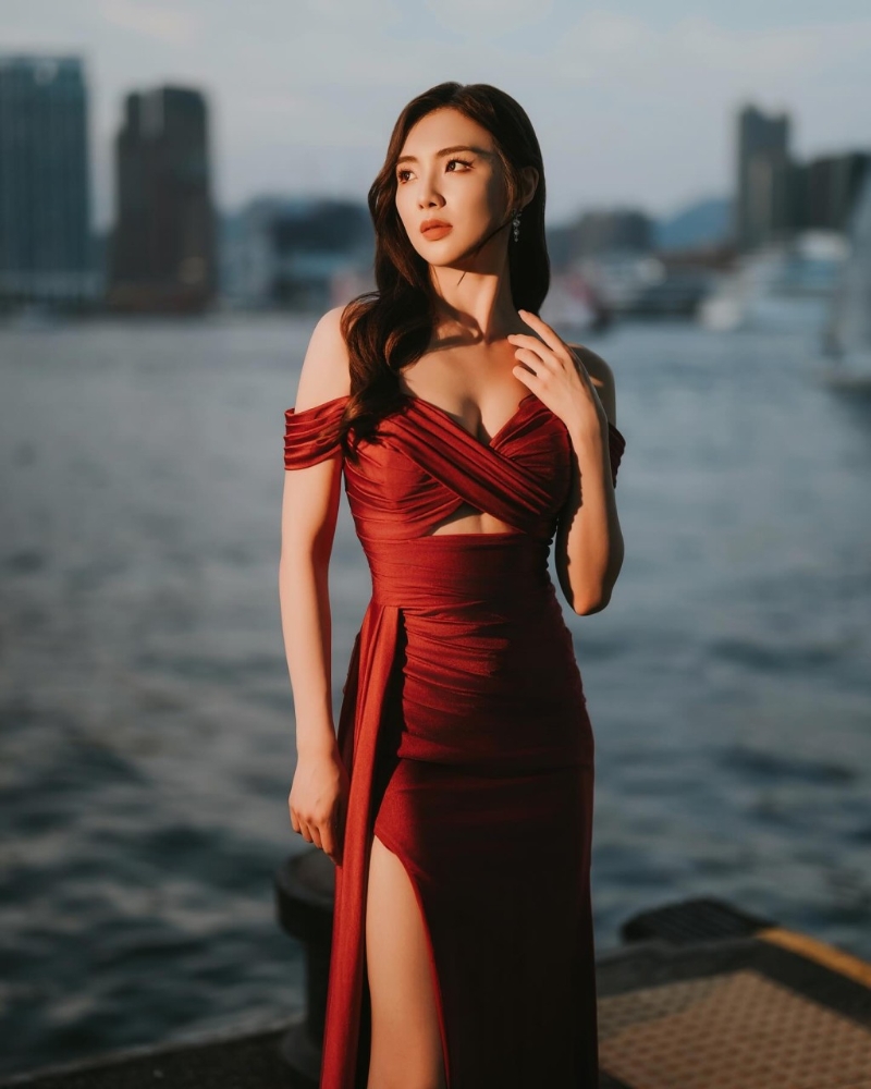 前港姐亞軍胸前8字巧妙顯出完美上圍1 前港姐亞軍胸前8字巧妙顯出完美上圍1