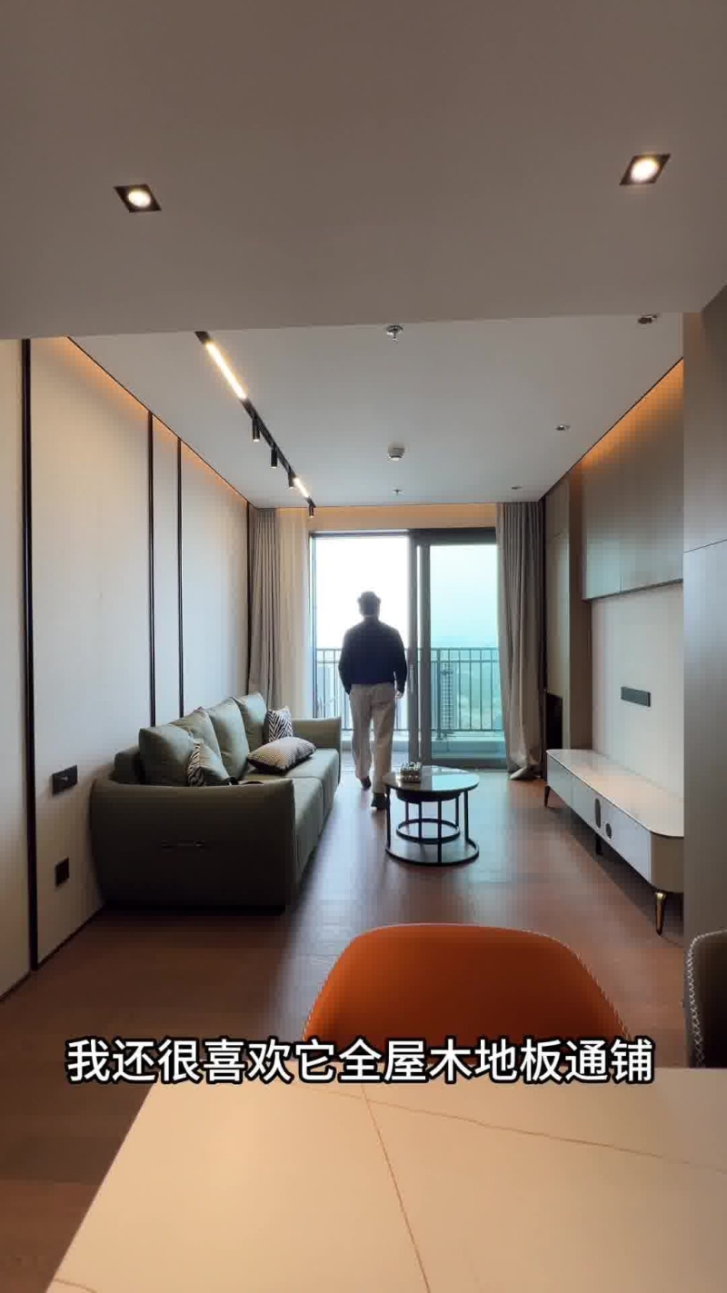 博主又大贊公寓的木地板。