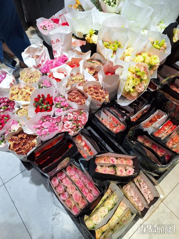 港島區一間批發零售店以低價發售玫瑰