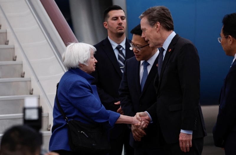 美財政部部長耶倫抵達廣州，財政部副部長廖珉、美國駐華大使伯恩斯接機。路透社