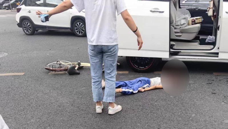 男童重創浴血送院。