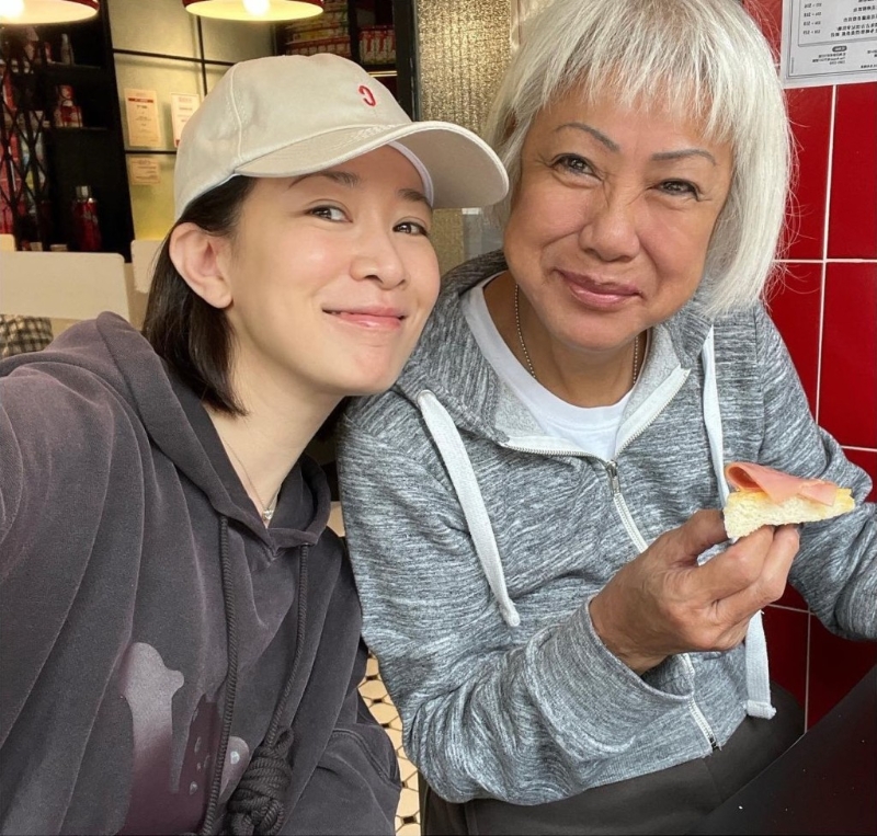 48歲佘詩曼是圈中出名的孝順女。