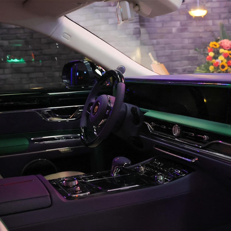 這款紅旗L5內裝豪華。