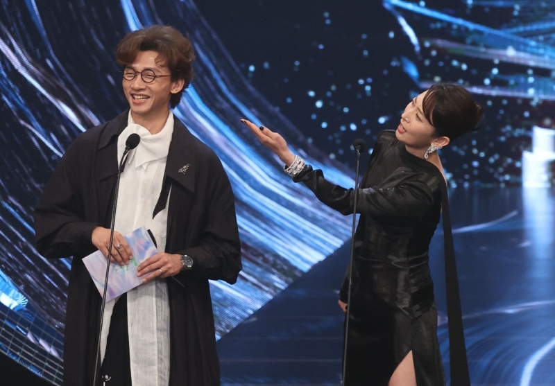 陳湛文擔任頒獎嘉賓，佩戴歐米茄（OMEGA）超霸'57系列40.5mm不鋏鋼腕表。