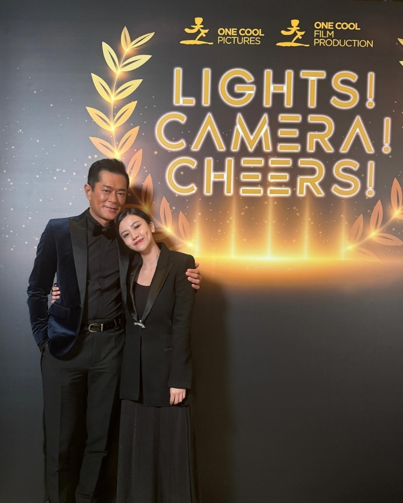 楊偲泳出席慶功宴時，換上Chloé西服。