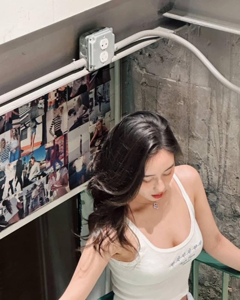 何超欣邪惡角度展示驕人身材2 何超欣邪惡角度展示驕人身材2