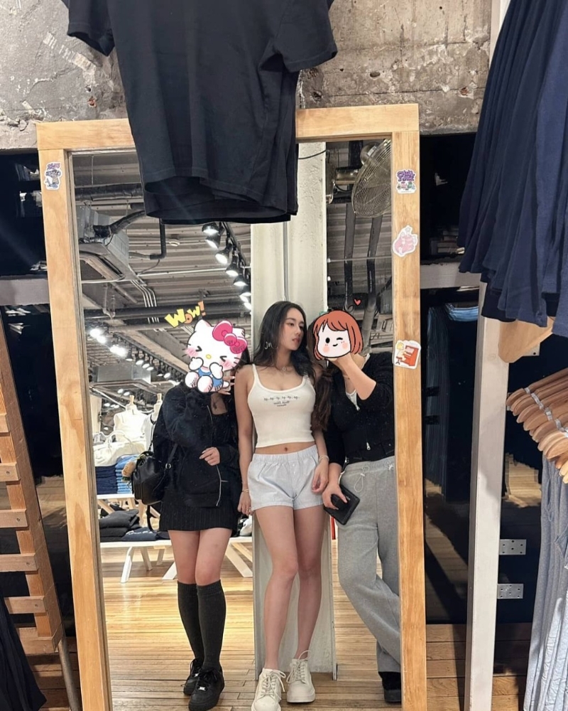 何超欣邪惡角度展示驕人身材1 何超欣邪惡角度展示驕人身材1