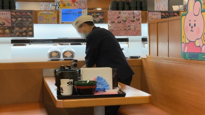 壽司店事件引發食安危機(影片截圖:東森新聞) 壽司店事件引發食安危機(影片截圖:東森新聞)