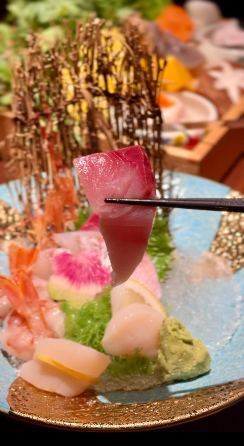 油甘魚充斥魚油香氣，口感清爽；鯛魚肉質柔嫩，食落十分新鮮。