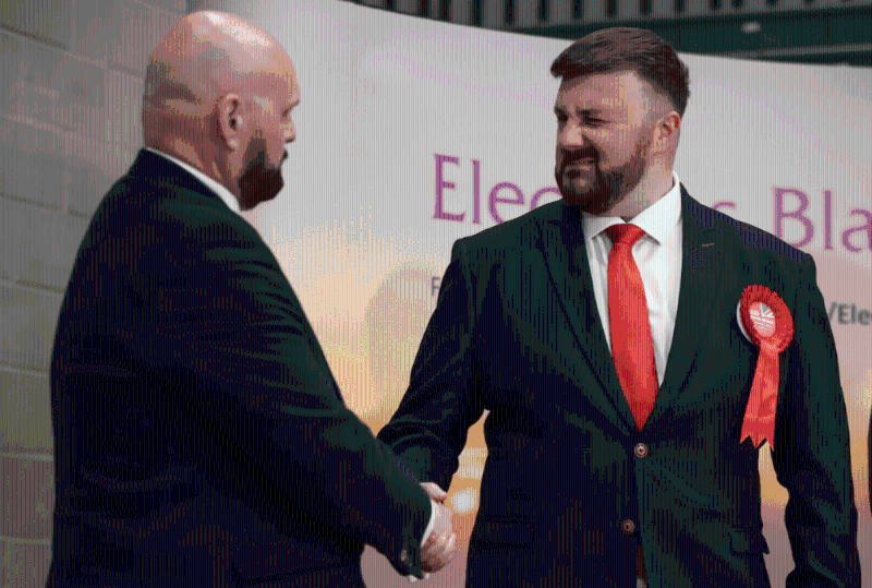 工黨候選人韋布(右) 工黨候選人韋布(右)