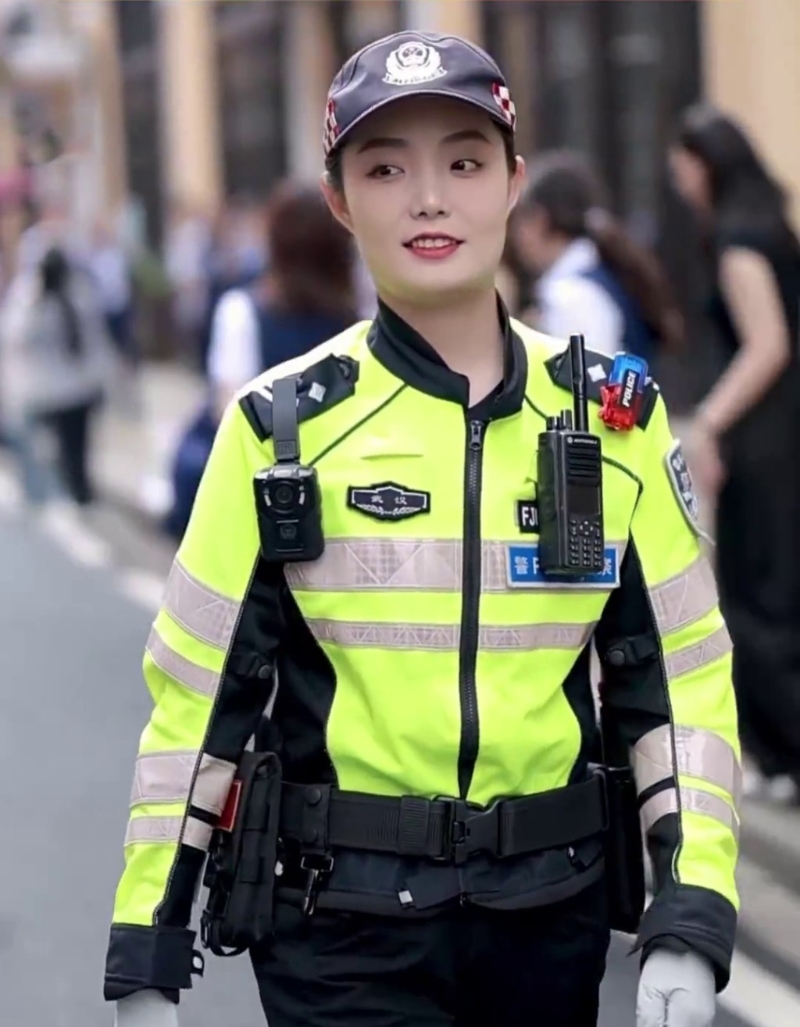 武漢警花的武漢話有多溫柔? 武漢警花的武漢話有多溫柔?