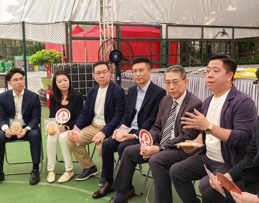 東區民政事務處聯同東區區議會及筲箕灣社團聯會一起舉辦活動 東區民政事務處聯同東區區議會及筲箕灣社團聯會一起舉辦活動