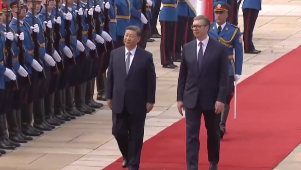 習近平檢閱塞爾維亞儀仗隊 習近平檢閱塞爾維亞儀仗隊