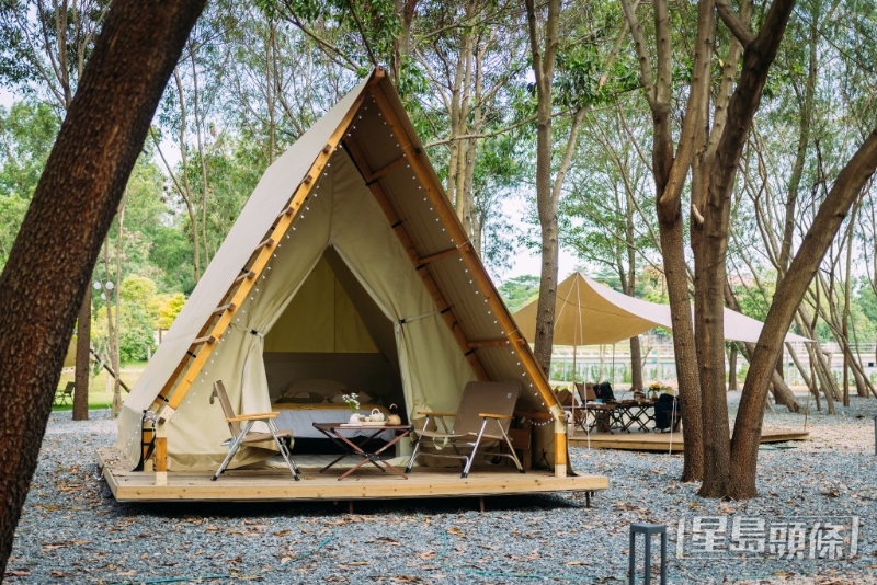 露營區設有雙床房及大床房兩個房型，適合情侶、小家庭或者兩、三位朋友一起入住。