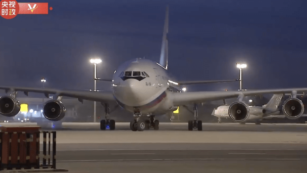 普京乘搭專機抵達北京 普京乘搭專機抵達北京