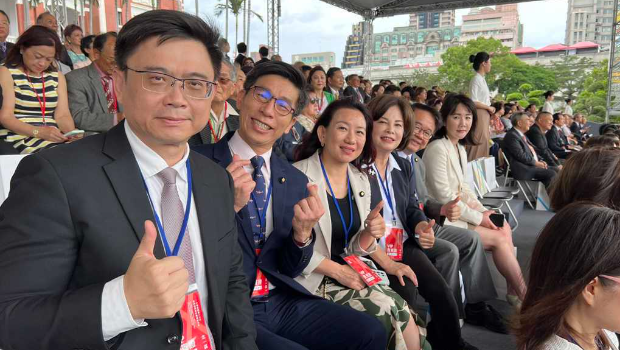 國民黨“立委”謝衣鳳(最右)也出席 國民黨“立委”謝衣鳳(最右)也出席