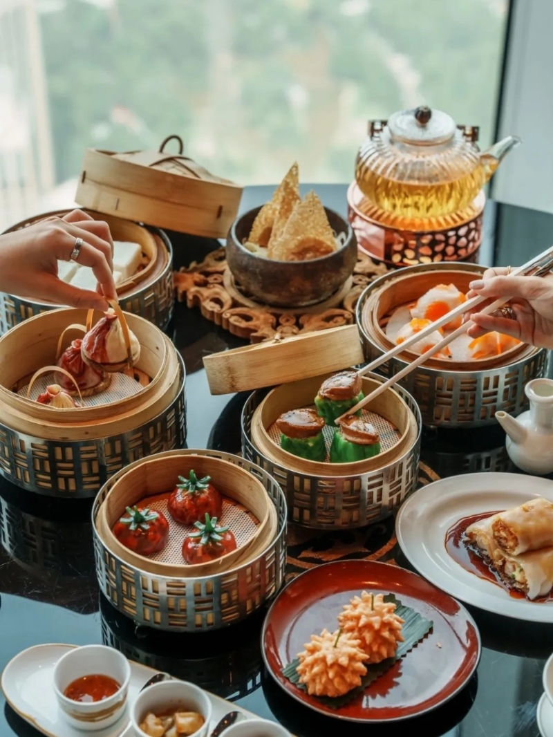 點心只限午市供應，純手工粵式茶點，造型精美。