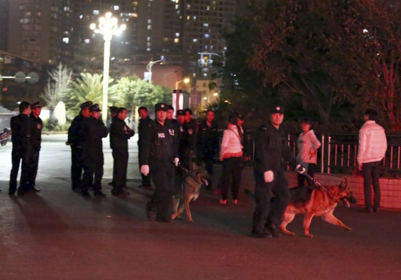 搜捕疑犯 搜捕疑犯