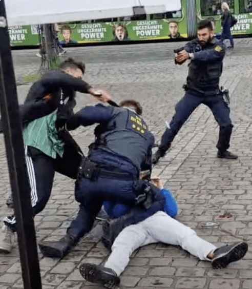 德國男子廣場揮刀斬傷多人 德國男子廣場揮刀斬傷多人