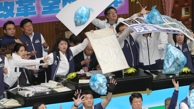 圖為臺灣立法機構院會5月28日審“國會改革”相關法案 圖為臺灣立法機構院會5月28日審“國會改革”相關法案