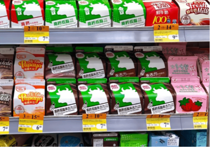 維他朱古力奶不論是盒仔裝 抑或紙包飲品裝 都極受內地客追捧 維他朱古力奶不論是盒仔裝 抑或紙包飲品裝 都極受內地客追捧