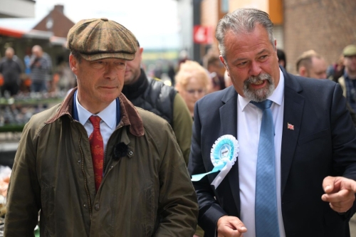 法拉奇進行競選活動 法拉奇進行競選活動