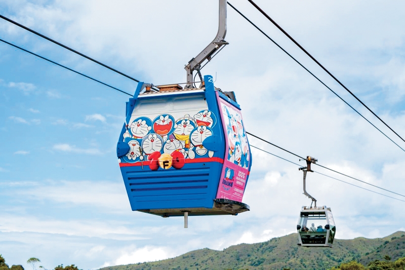 昂坪纜車車廂髹上多啦A夢圖案。