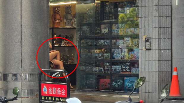 該名男網友透過臉書社群曬出一張美腿照 該名男網友透過臉書社群曬出一張美腿照