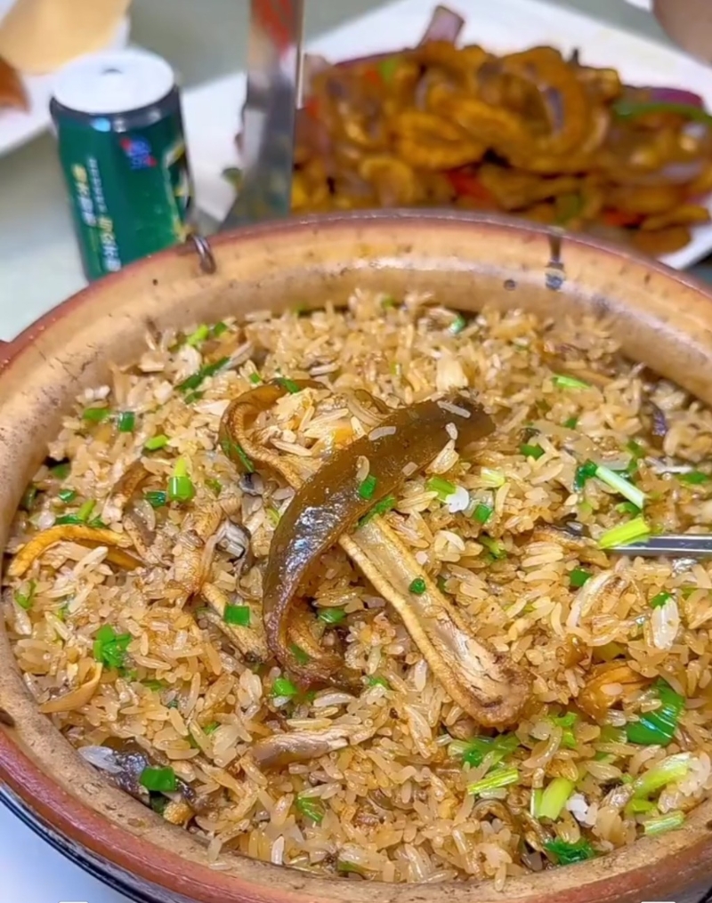 特色黃鱔煲仔飯
