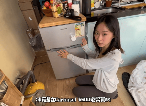 一邊是有齊小雪柜、鋅盤、電磁爐、抽油煙機等必備的電器。