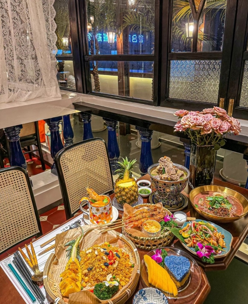 中山潮流美食推介2024｜5. 撐船粉和撐船仔 主打東南亞菜，開業至今才幾個月，裝修具亞熱帶風情，適合打卡，特色美食受年輕人喜愛。（圖片來源：小紅書@愛吃的鈴鈴）