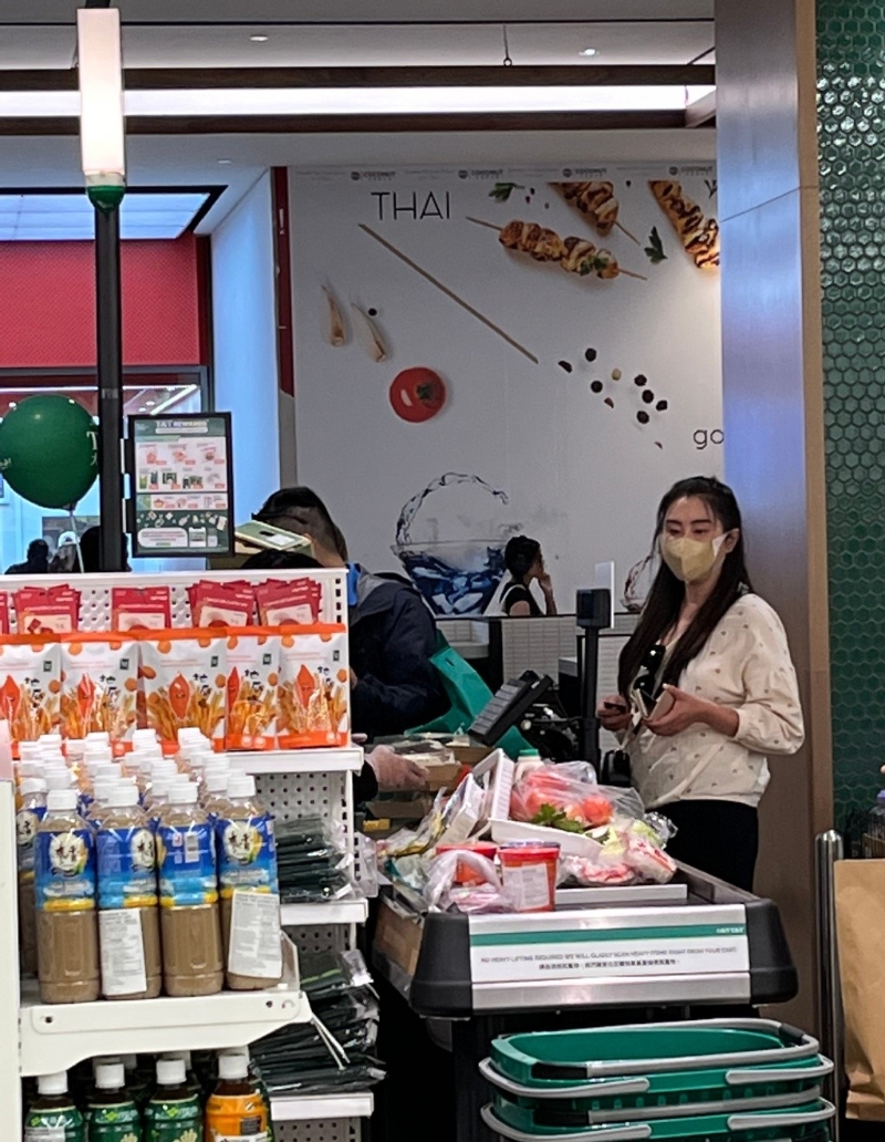 王祖賢曾在超市時被捕獲，當時被指圓潤不少。