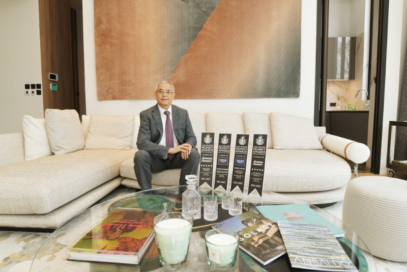 東立地產地產部總監陳玉成接受本報訪問時重申，今年是「超級豪宅年」，最佳證明是政府全面「撤辣」之后四個月，豪宅新盤合共錄約48宗逾億元成交，比全面「撤辣」之前四個月合共錄約16宗，明顯增加2倍。