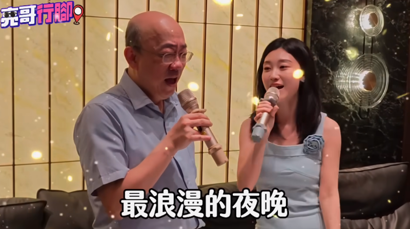 郭正亮(左)日前與新西蘭華裔主持人三妹(右)赴大陸旅游 郭正亮(左)日前與新西蘭華裔主持人三妹(右)赴大陸旅游