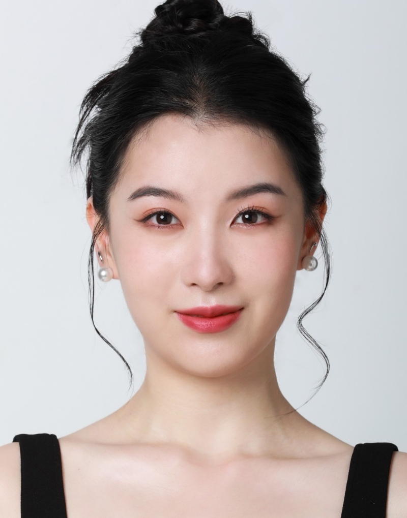 吳芷靖（Clary）現年24歲，身高166.5cm，學歷為碩士畢業，現時為一名文化制作人。