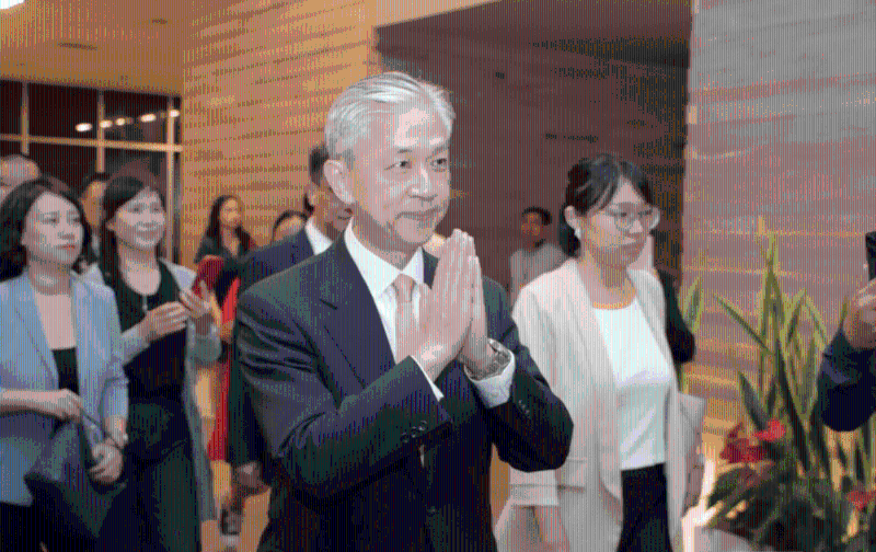 中國駐柬埔寨新任大使汪文斌周五(5日)晚抵達金邊履新 中國駐柬埔寨新任大使汪文斌周五(5日)晚抵達金邊履新