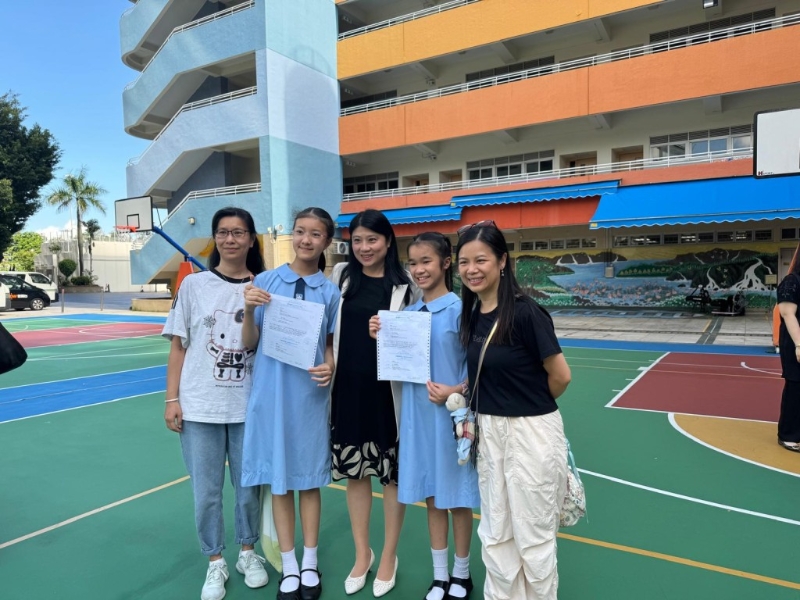 李恩希同學對能成功考入港大同學會書院感到開心。（圖片來源：《親子王》）