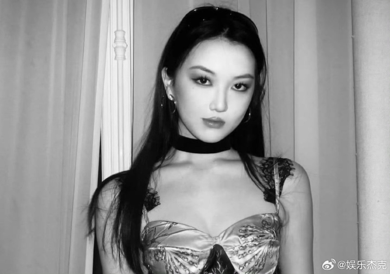 李嫣變得很有女人味。