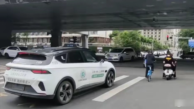 蘿卜快跑無人駕駛的士 蘿卜快跑無人駕駛的士