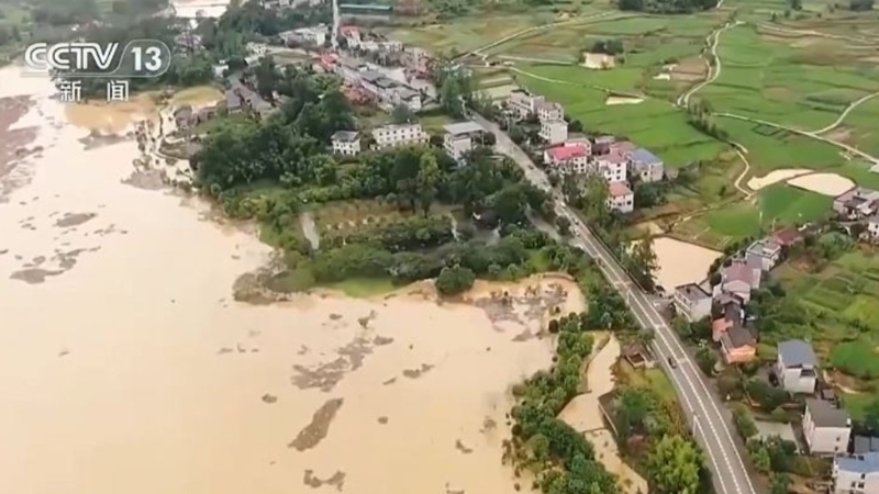 連場暴雨令湖南郴州有八條鄉村斷路斷網失聯。