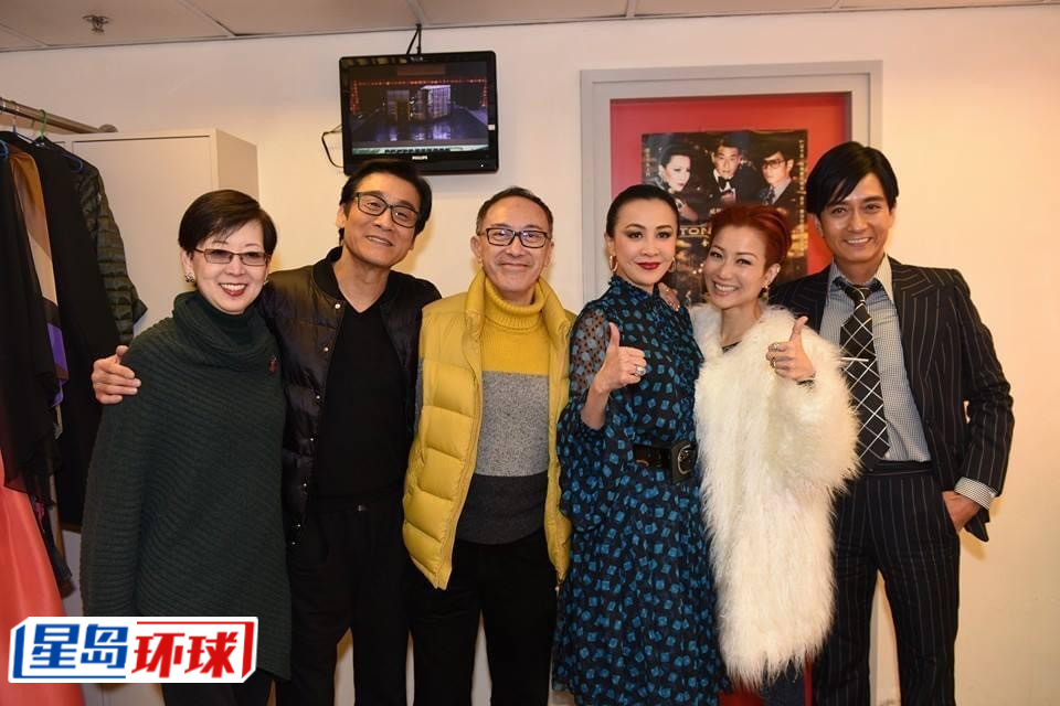 嘉玲于2015年獲得《第24屆香港舞臺劇頒獎禮》最佳女主角 嘉玲于2015年獲得《第24屆香港舞臺劇頒獎禮》最佳女主角