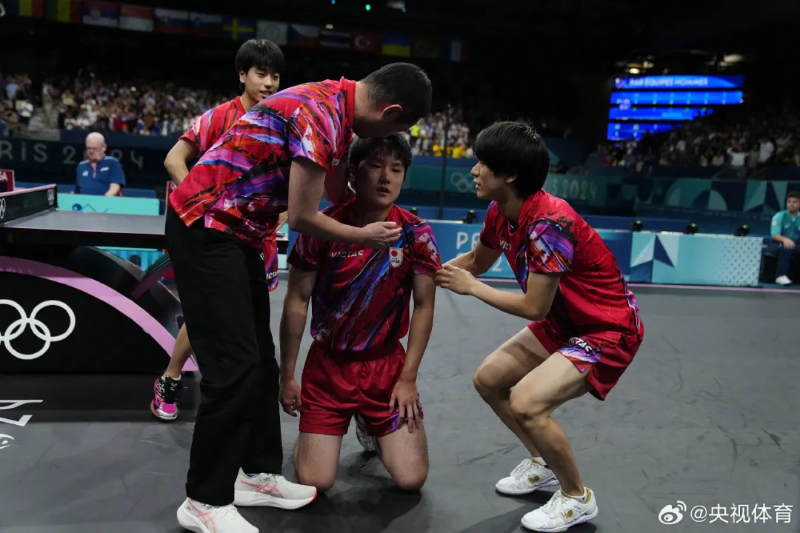 張本智和跪地崩潰