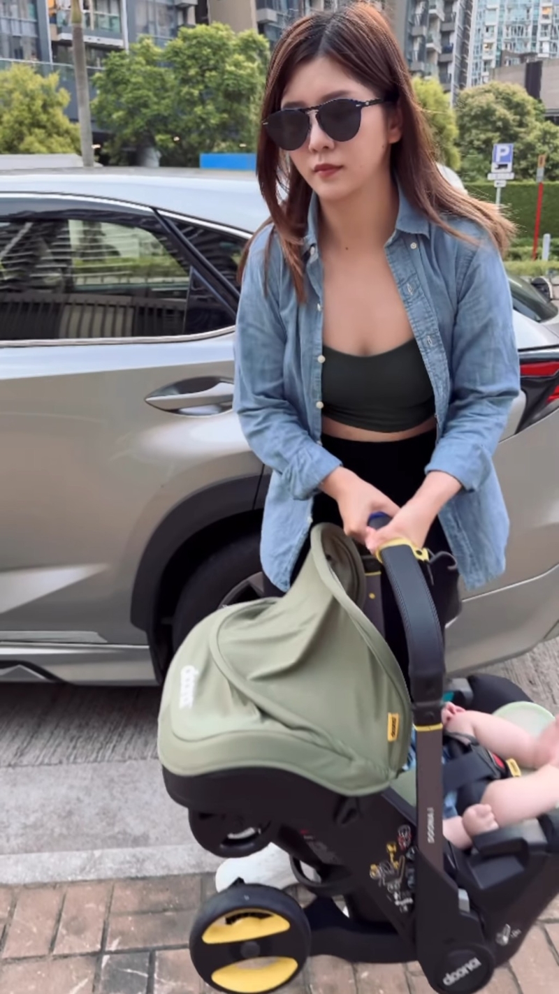 陳嘉慧8日在IG出post，分享與B女到海濱長廊散步。