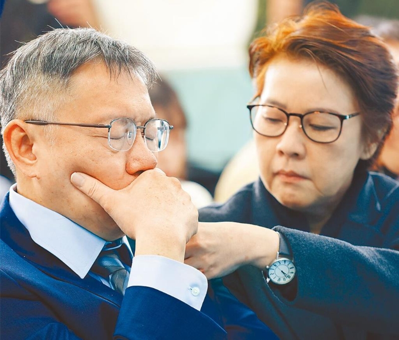 黃珊珊(右) 黃珊珊(右)