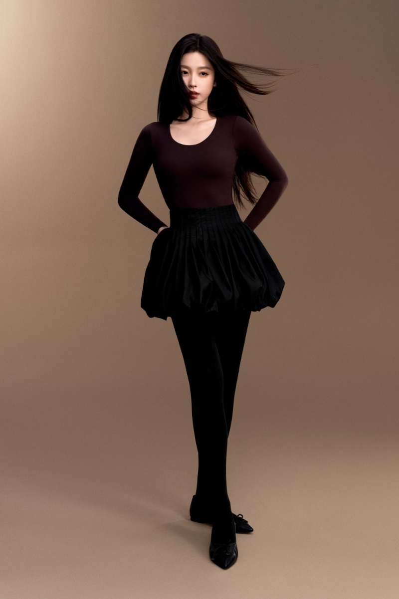 虞書欣的內衣廣告新硬照，風格偏向保守。