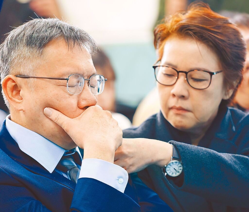 柯文哲(左)、黃珊珊(右)。